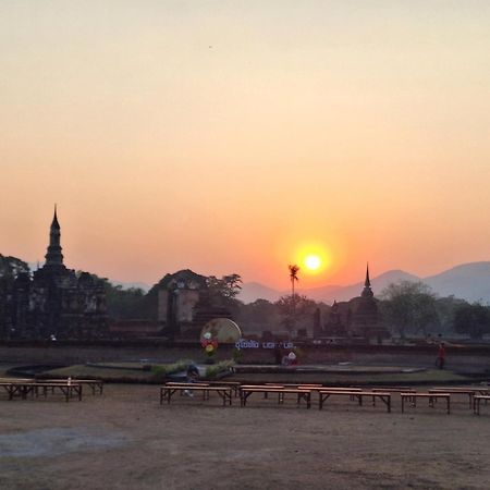 Toon Guesthouse Sukhothai Exteriör bild