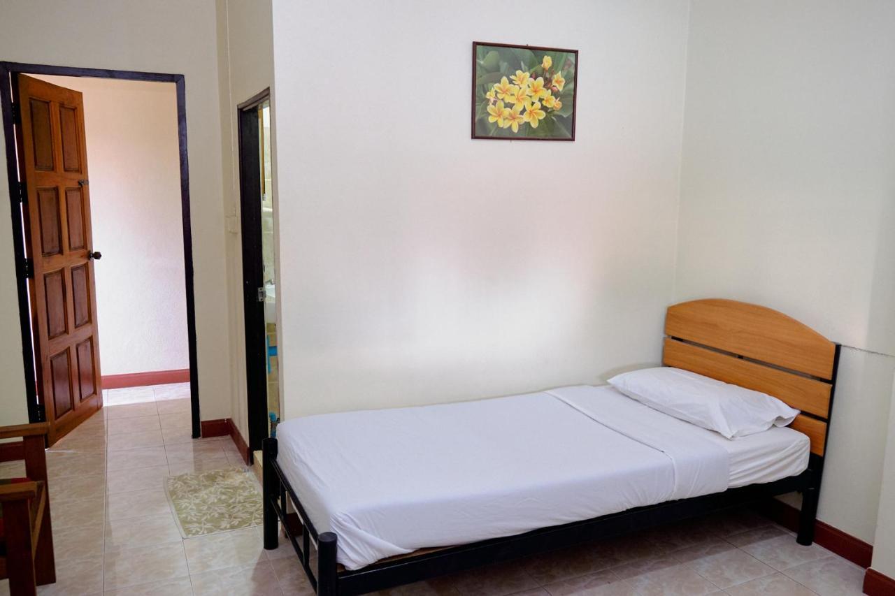 Toon Guesthouse Sukhothai Exteriör bild