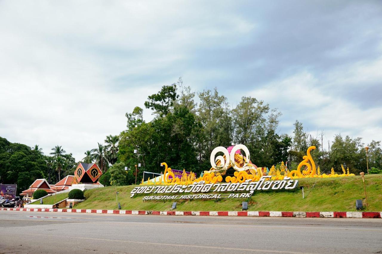 Toon Guesthouse Sukhothai Exteriör bild