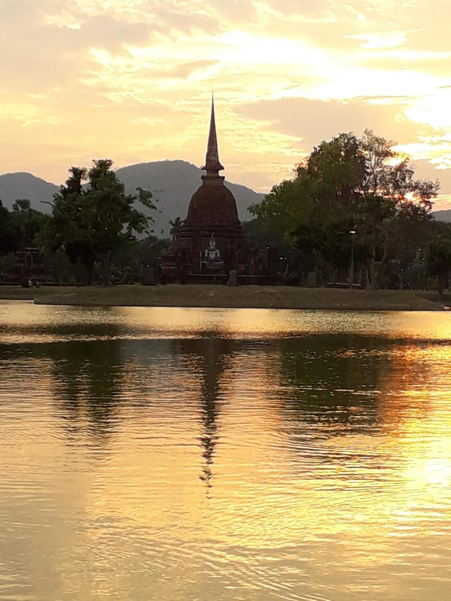 Toon Guesthouse Sukhothai Exteriör bild