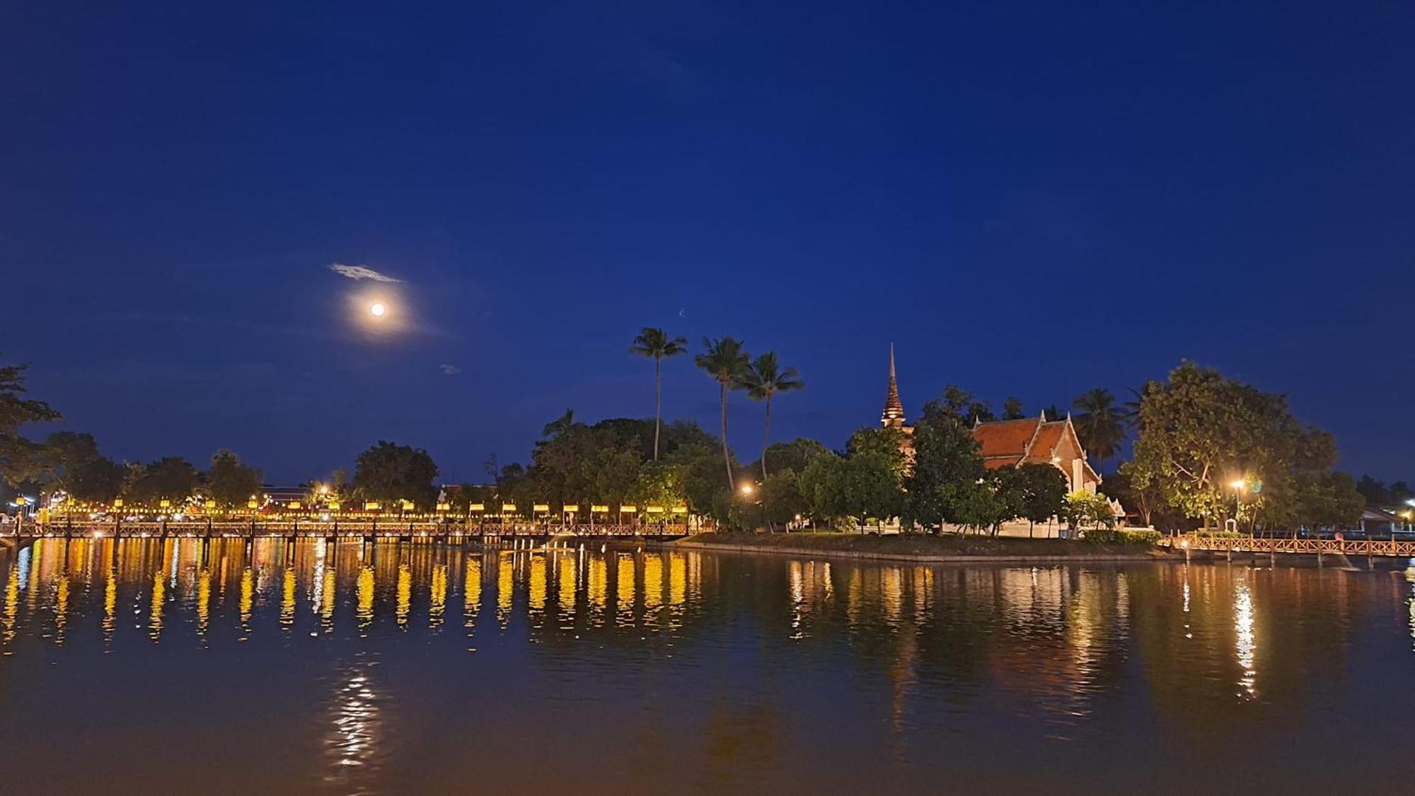 Toon Guesthouse Sukhothai Exteriör bild